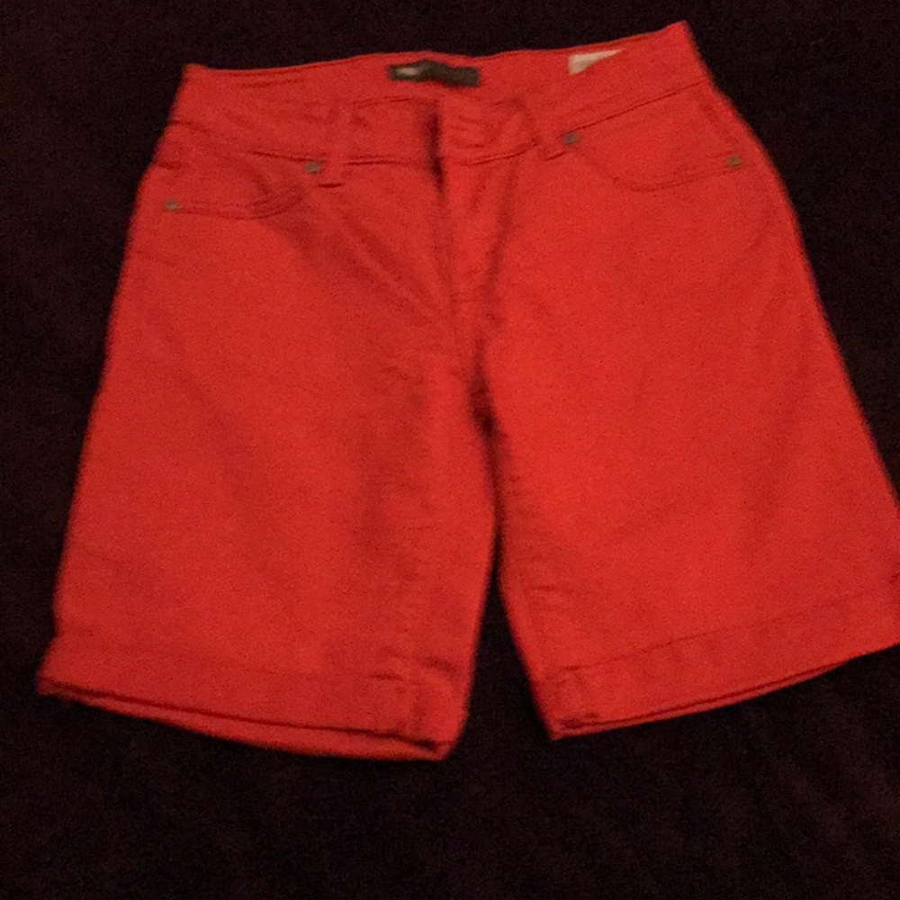 Levi’s shorts Bermuda length never worn.